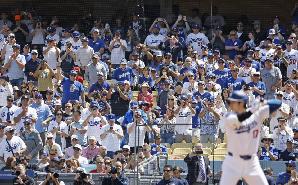 Dodgers' Ohtani Delivers 3-Run Homer In Thrilling 14-11 Win Dodgers' Ohtani Delivers 3-Run Homer In Thrilling 14-11 Win