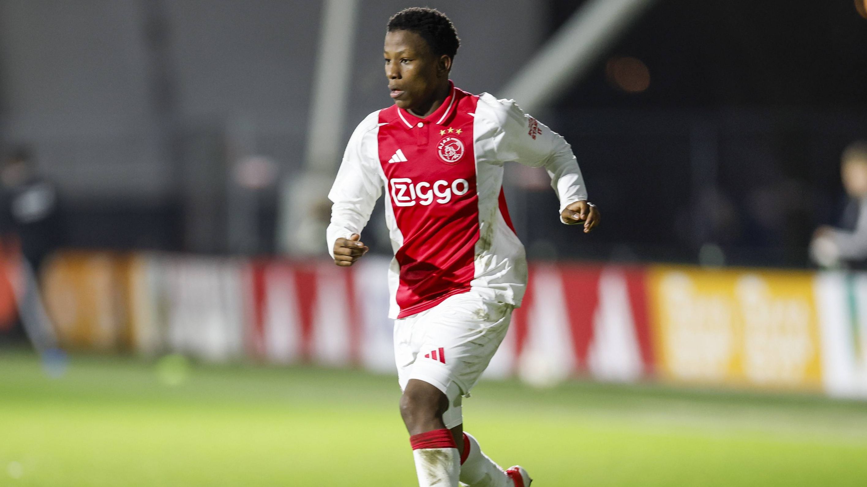 Een Opvallende Naam In De Race: Ajax Kijkt Naar Alternatief Voor Simonis Een Opvallende Naam In De Race: Ajax Kijkt Naar Alternatief Voor Simonis