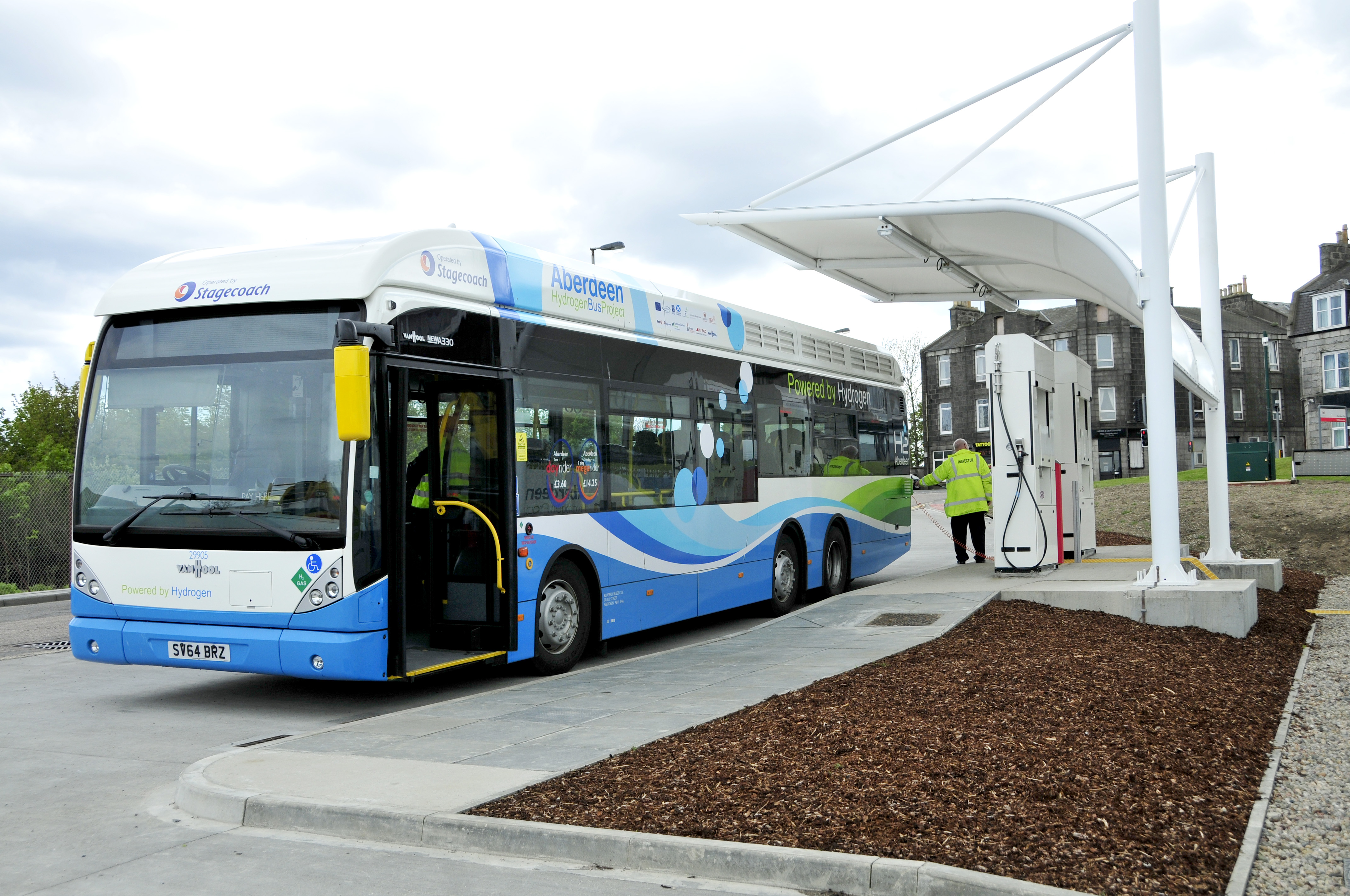 Electric Buses In Europe: Hydrogen Vs. Battery Technology Electric Buses In Europe: Hydrogen Vs. Battery Technology