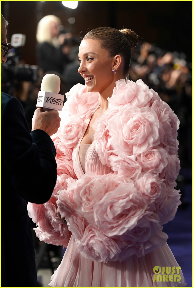 Euphoria Filming: Sydney Sweeney Wears Wedding Dress Amidst Relationship News Euphoria Filming: Sydney Sweeney Wears Wedding Dress Amidst Relationship News