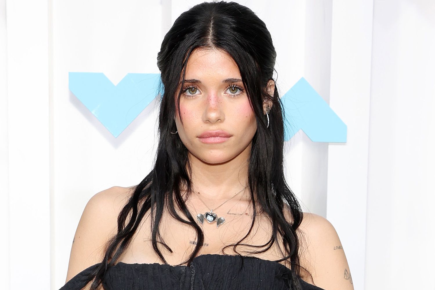 Facelifts: Fan Backlash Over Star's Unrecognizable Photoshoot Facelifts: Fan Backlash Over Star's Unrecognizable Photoshoot