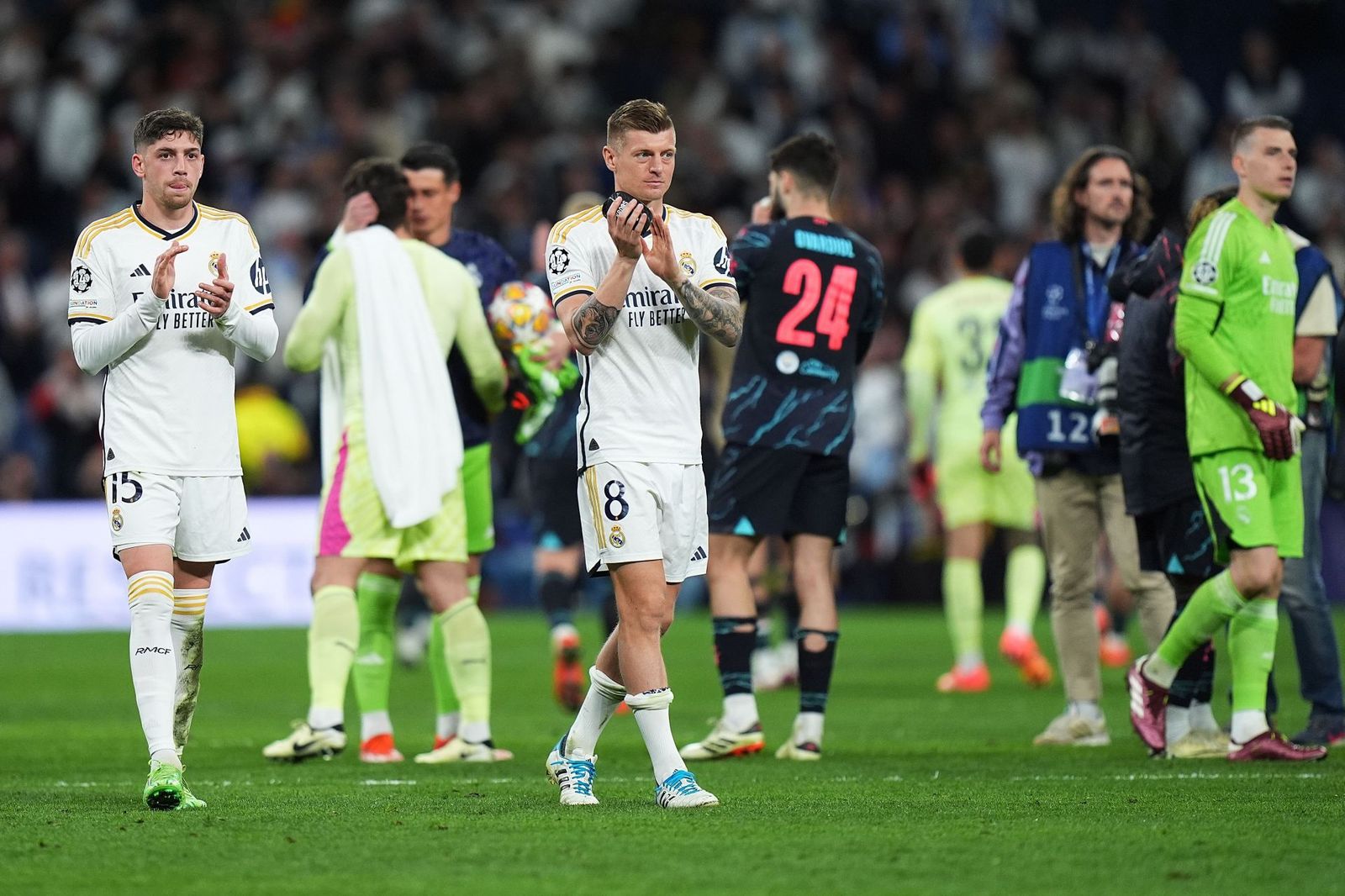 Fede Valverde: Toni Kroos, Mi Ídolo Inevitable Fede Valverde: Toni Kroos, Mi Ídolo Inevitable