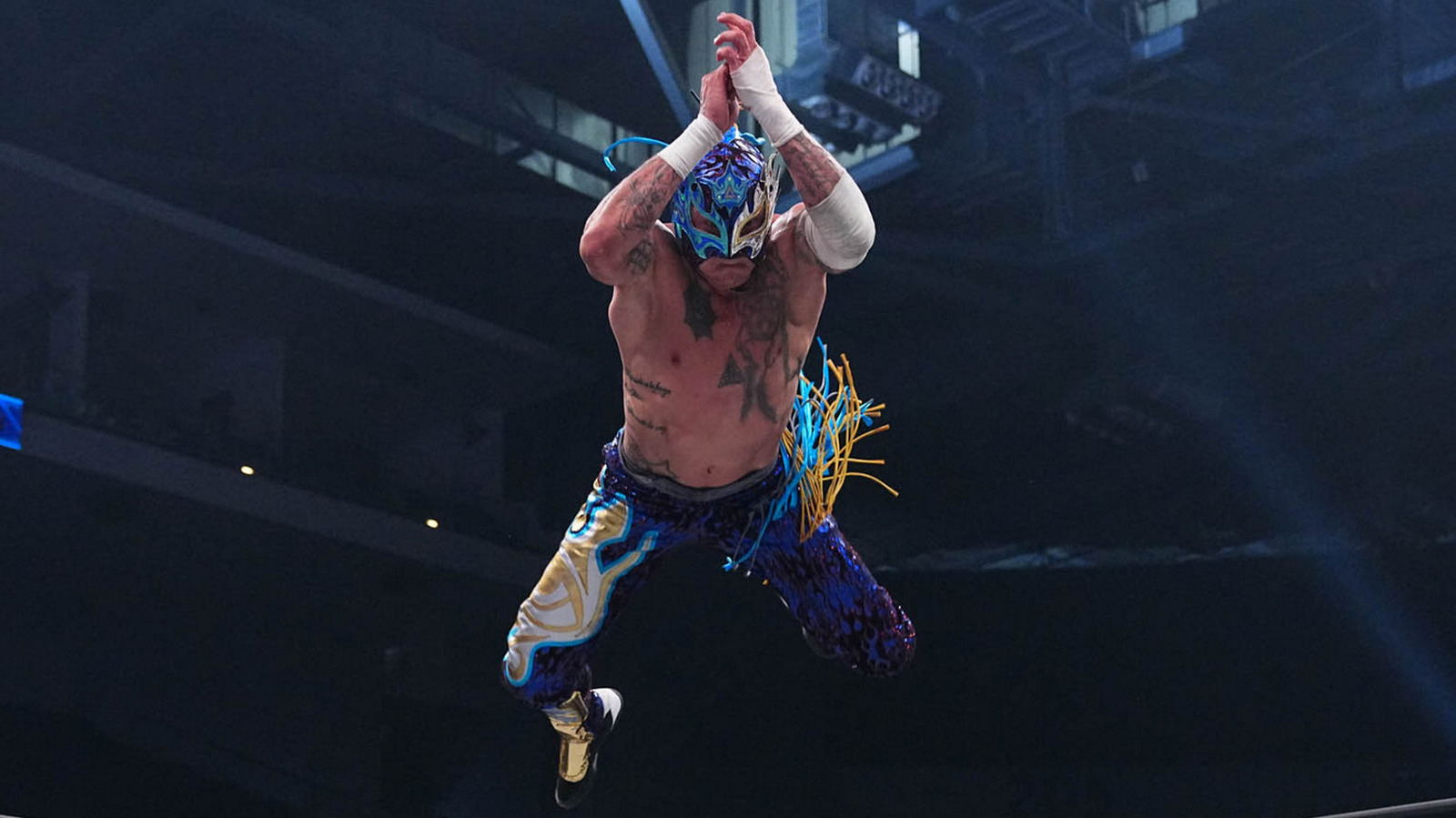 Former AEW Star Rey Fenix Debuts On WWE SmackDown Former AEW Star Rey Fenix Debuts On WWE SmackDown