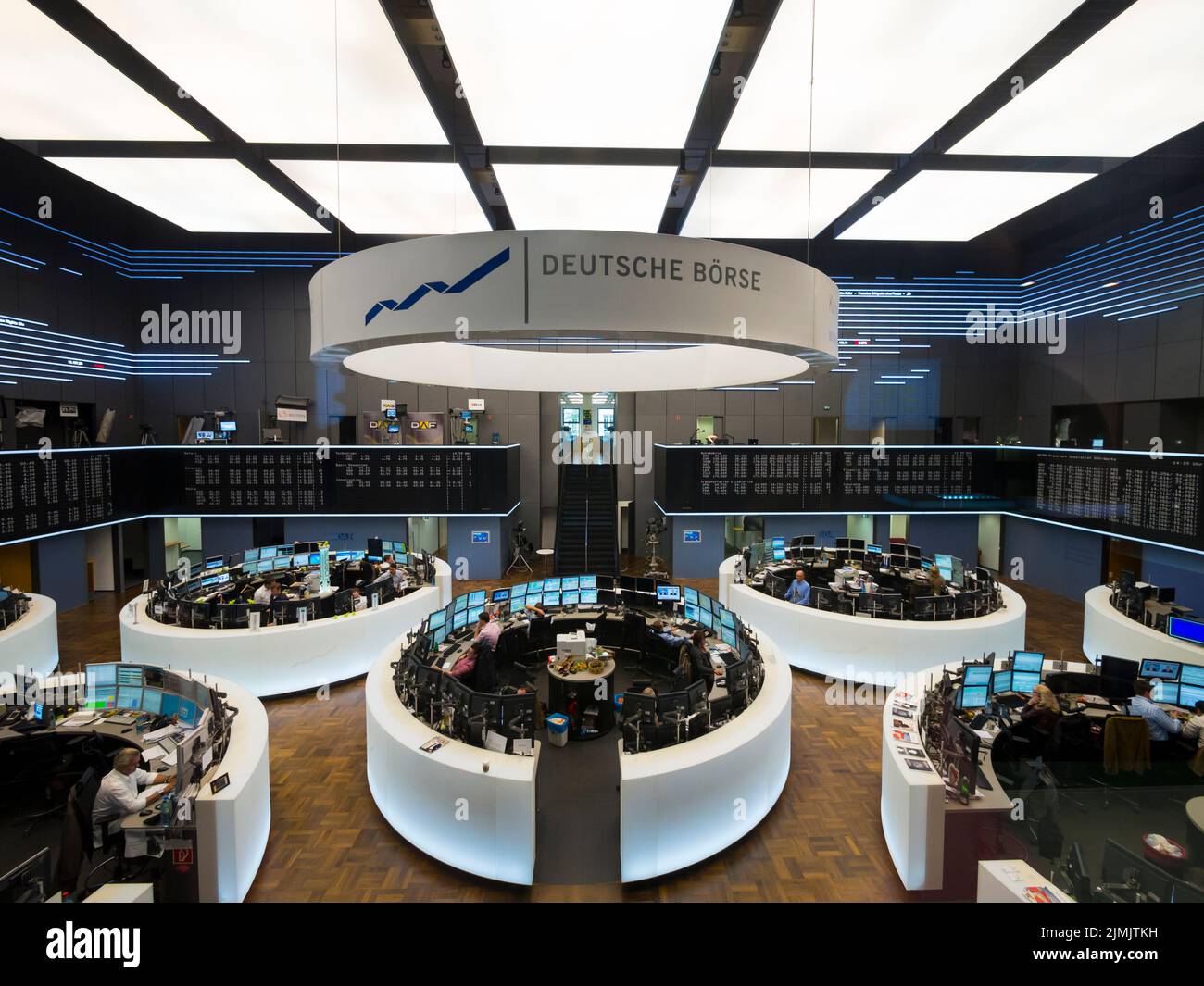 Frankfurt Stock Exchange: DAX Climbs, Record High In Sight Frankfurt Stock Exchange: DAX Climbs, Record High In Sight