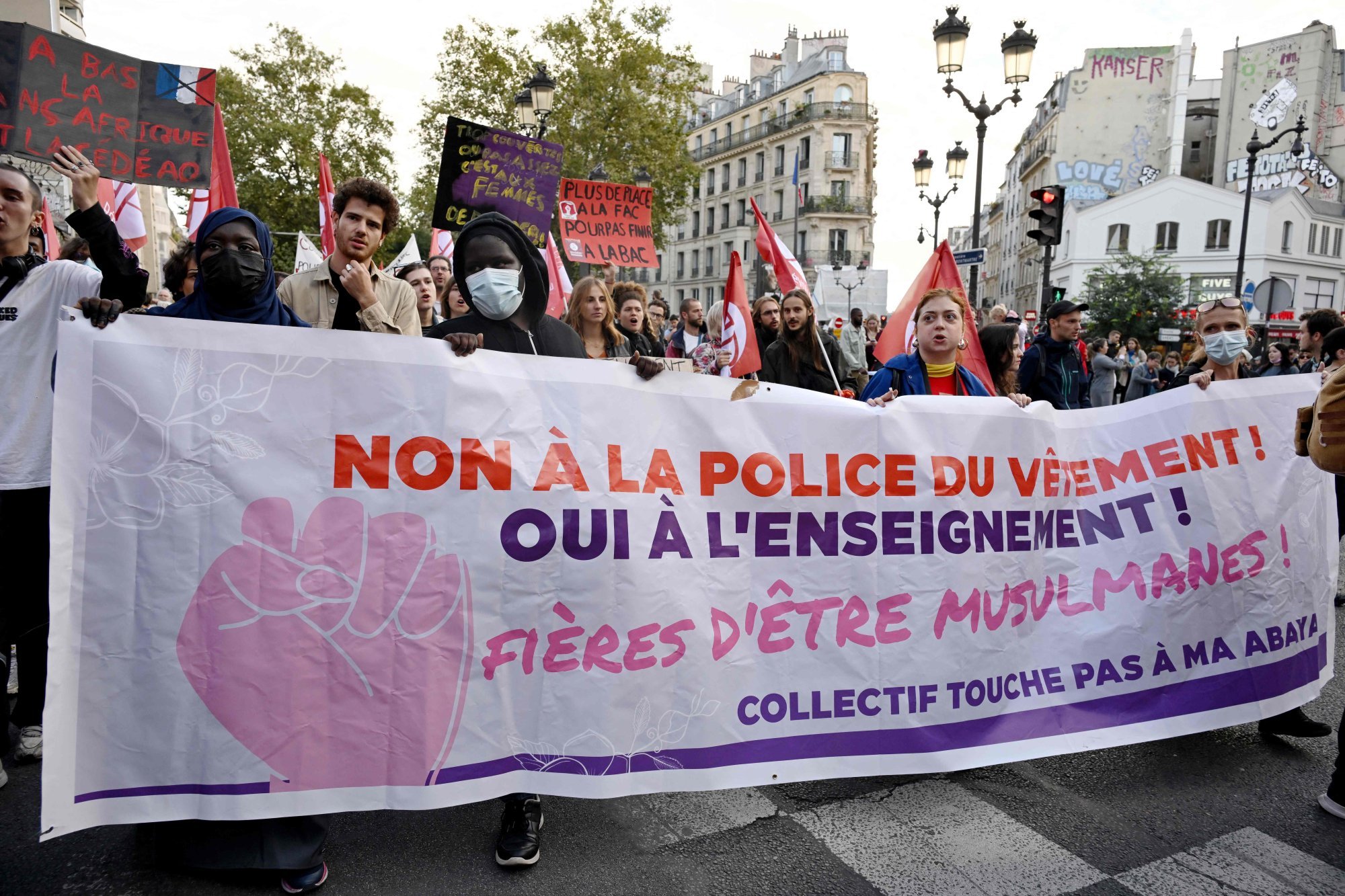 French Government Considers Ban On Hijabs For Minors In Public Areas French Government Considers Ban On Hijabs For Minors In Public Areas