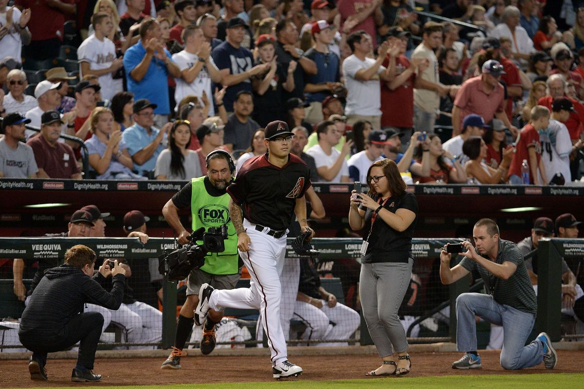 Giants' Hicks Suffers Loss Against Diamondbacks In Arizona Giants' Hicks Suffers Loss Against Diamondbacks In Arizona
