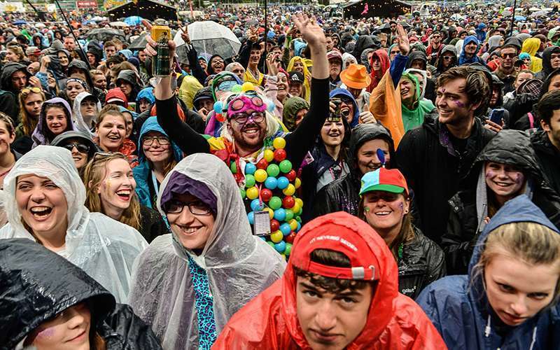 Glastonbury Festival Resale Chaos: Fans Battle For Tickets Glastonbury Festival Resale Chaos: Fans Battle For Tickets