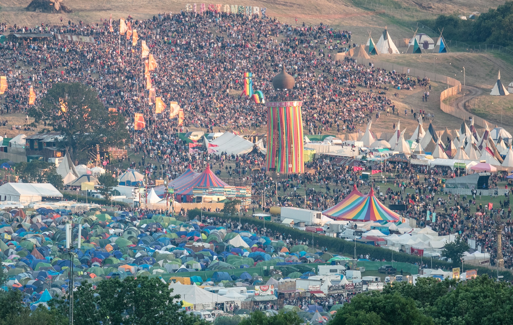 Glastonbury Festival: Scheduling Conflicts Spark Fan Anger Glastonbury Festival: Scheduling Conflicts Spark Fan Anger
