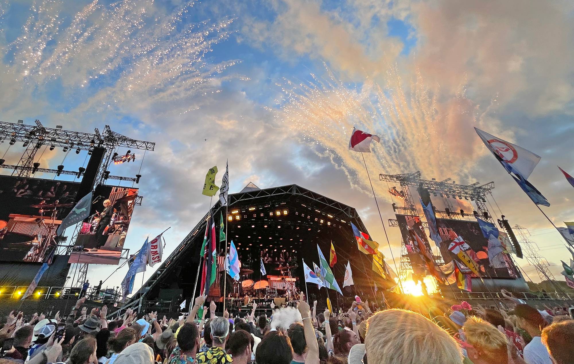 Glastonbury Line-Up: Major Band Missing, Fans React Glastonbury Line-Up: Major Band Missing, Fans React