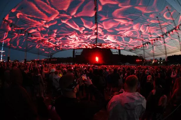 Glastonbury's Conflicting Stage Times: Fans Express Disappointment Glastonbury's Conflicting Stage Times: Fans Express Disappointment
