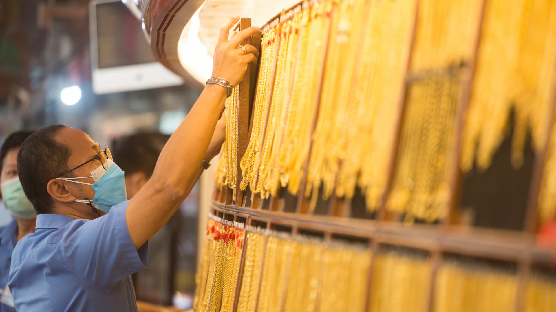 Gold Prices Jump Amidst Renewed Trade War Concerns Gold Prices Jump Amidst Renewed Trade War Concerns