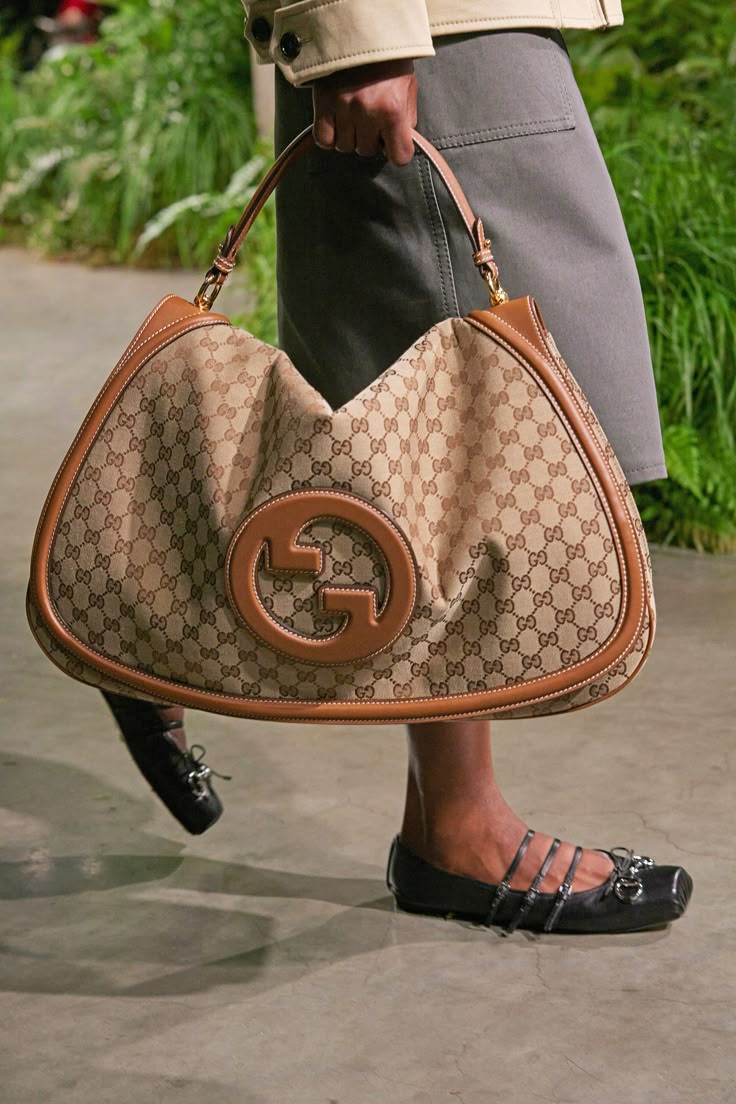 Gucci Re-Motion White Original GG Canvas Bag (May 2025 Release) - 832461AAEW39045 Gucci Re-Motion White Original GG Canvas Bag (May 2025 Release) - 832461AAEW39045