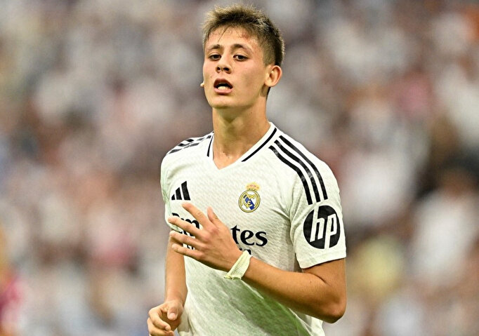 Hakem Takla Attı: Atletico Madrid'in Espanyol Maçında Aldığı Darbe Hakem Takla Attı: Atletico Madrid'in Espanyol Maçında Aldığı Darbe