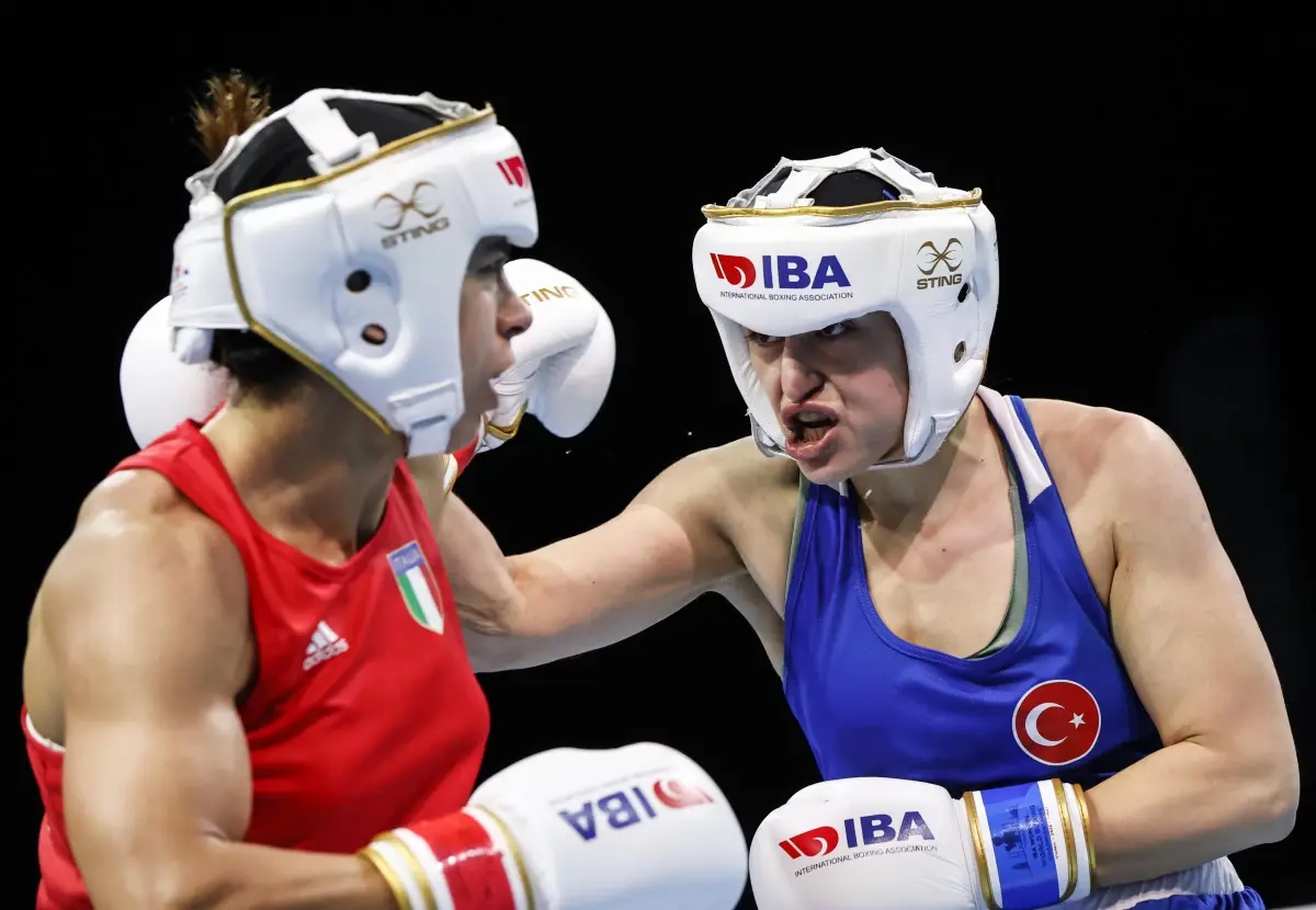 Hamdi Yıldırım Kadınlar Boks Şampiyonası: Samsun'daki Yarışmalar Sürüyor Hamdi Yıldırım Kadınlar Boks Şampiyonası: Samsun'daki Yarışmalar Sürüyor