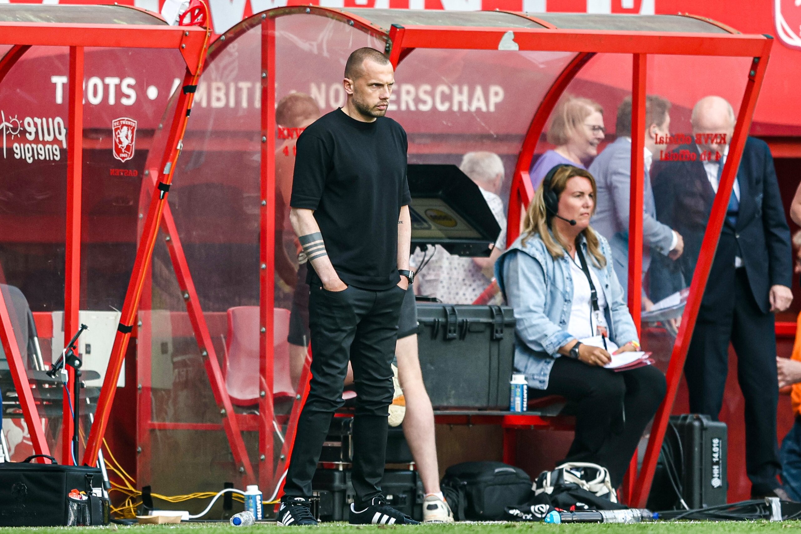 Heitinga Sterkste Kandidaat Voor Ajax Trainer Heitinga Sterkste Kandidaat Voor Ajax Trainer