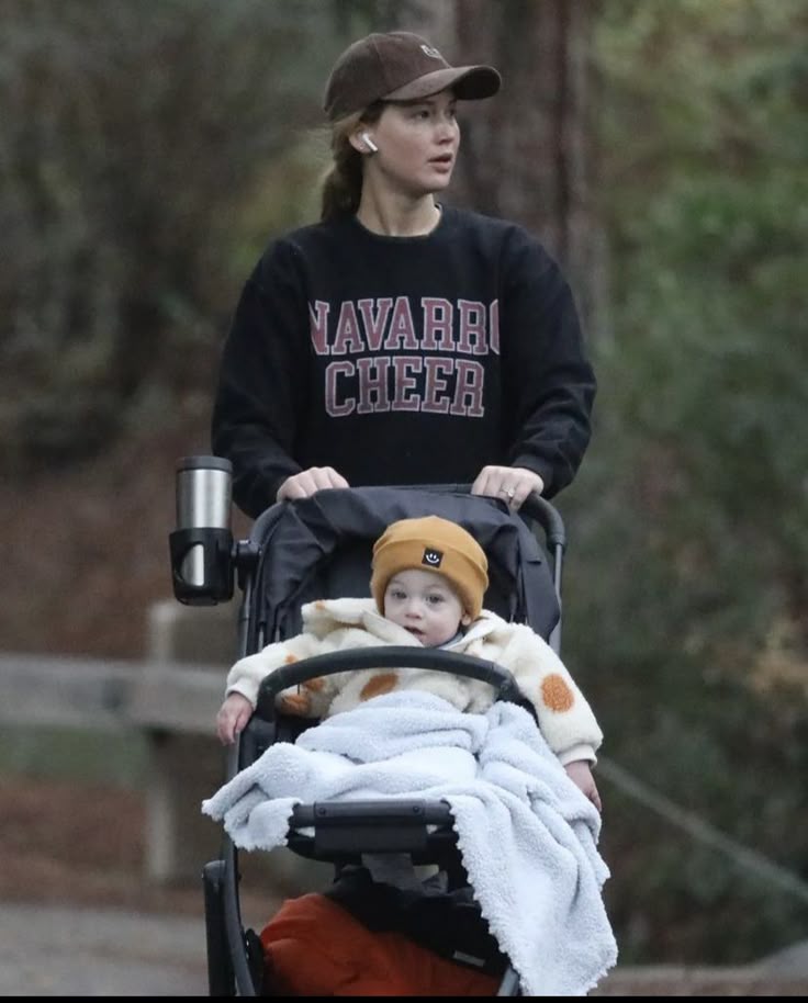 Herečka Jennifer Lawrence Má Druhé Dieťa Herečka Jennifer Lawrence Má Druhé Dieťa
