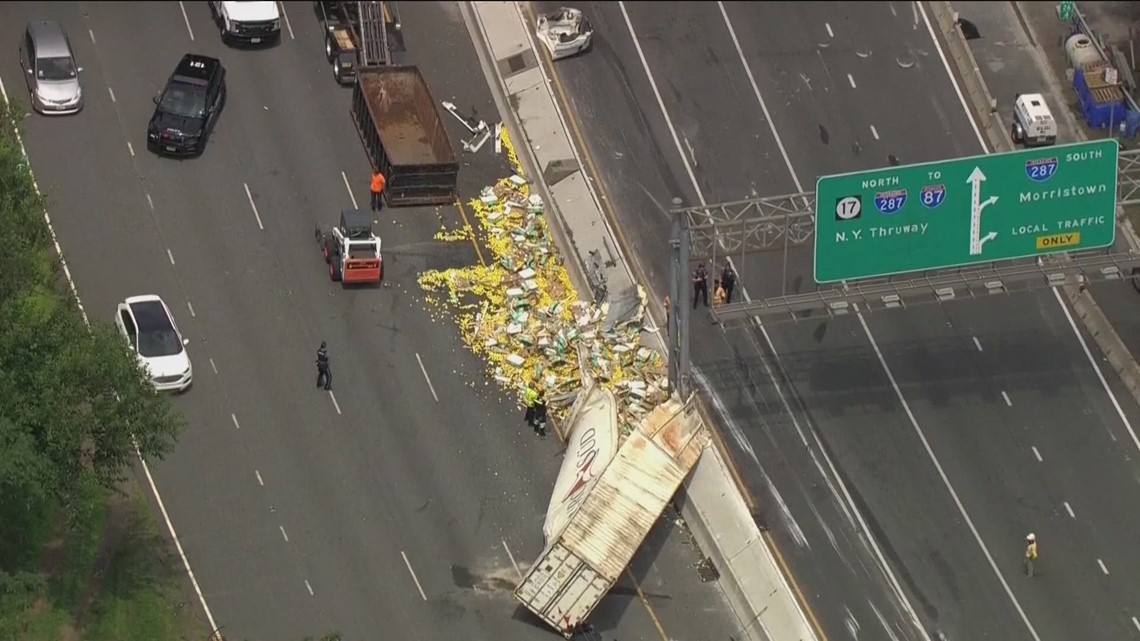 I-83 Tractor-Trailer Crash: Produce Spill Reported I-83 Tractor-Trailer Crash: Produce Spill Reported