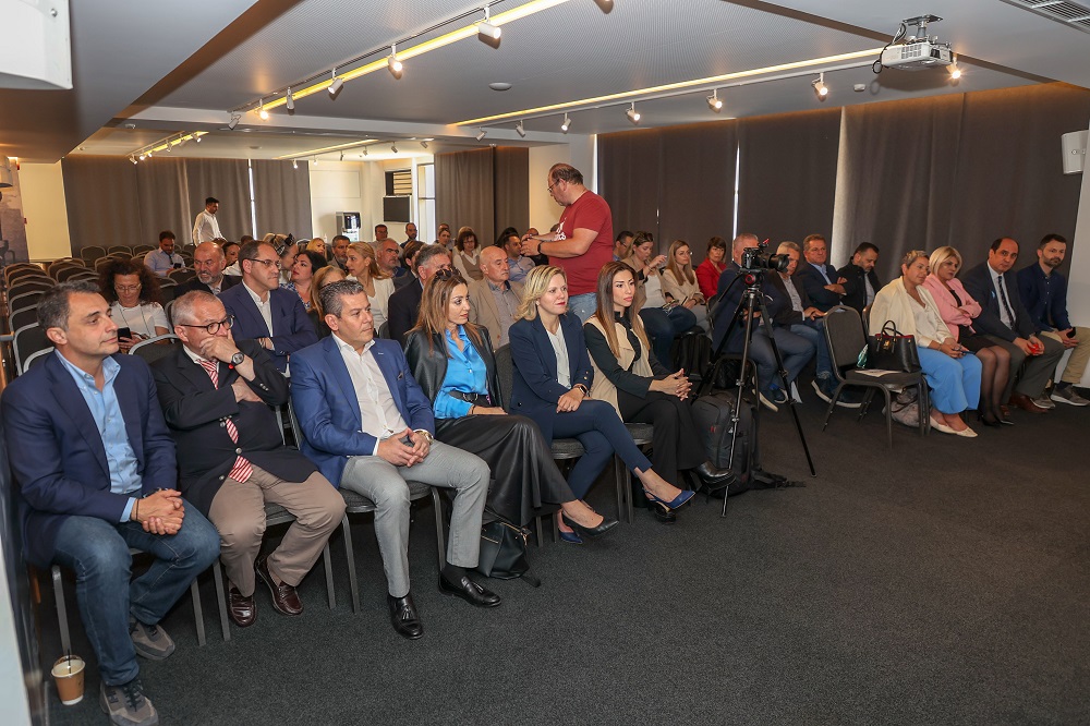 Η Λος Άντζελες Και Το Ενδιαφέρον Για Τον Γιακουμάκη: Αναλυτική Ενημέρωση Η Λος Άντζελες Και Το Ενδιαφέρον Για Τον Γιακουμάκη: Αναλυτική Ενημέρωση