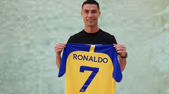 İki Yıllık Anlaşma: Cristiano Ronaldo, Al Nassr'da İki Yıllık Anlaşma: Cristiano Ronaldo, Al Nassr'da
