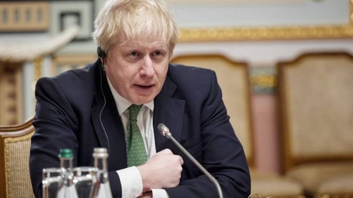 Incidente Con Avestruz: Boris Johnson Sufre Ataque Durante Paseo Familiar En Texas Incidente Con Avestruz: Boris Johnson Sufre Ataque Durante Paseo Familiar En Texas