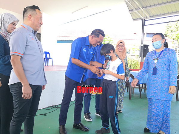 Inisiatif Tabung Baitulmal Sarawak: 125 Pelajar Asnaf Sibu Terima Bantuan Persekolahan 2025 Inisiatif Tabung Baitulmal Sarawak: 125 Pelajar Asnaf Sibu Terima Bantuan Persekolahan 2025