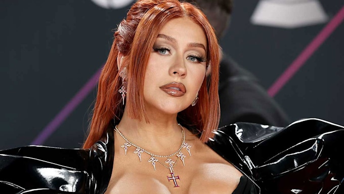 Is Christina Aguilera Overdoing The Photoshop? Fans React To New Images Is Christina Aguilera Overdoing The Photoshop? Fans React To New Images
