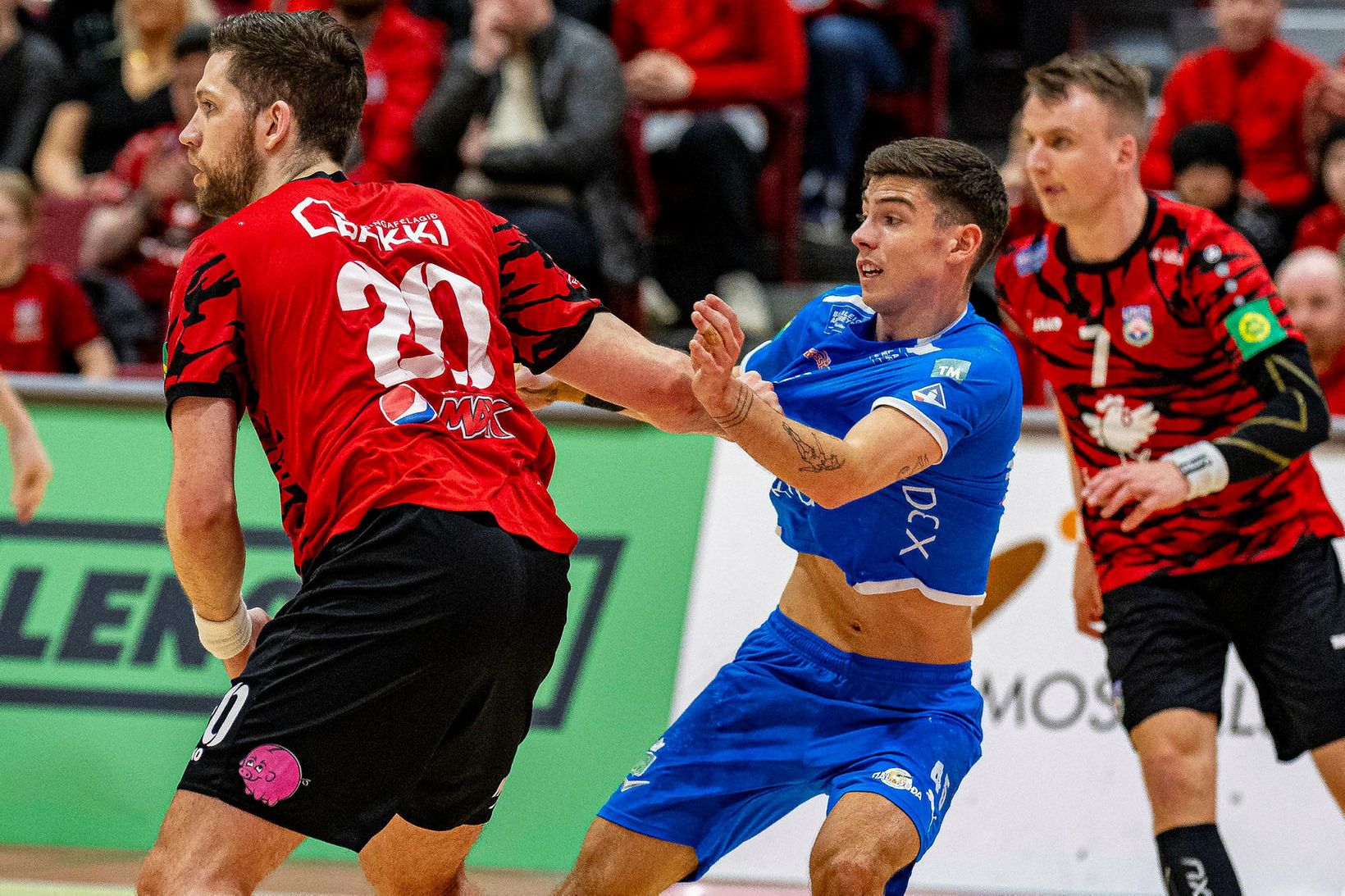 Íslensk Fótbolta Dagskrá: Valur Leitast Við 2-0 Forskot
