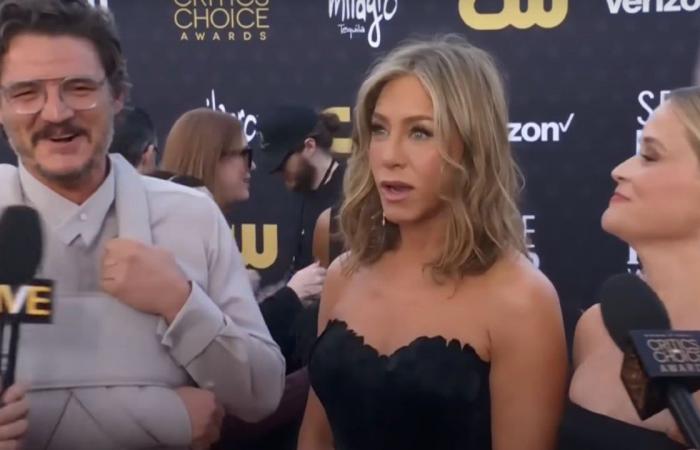 Jennifer Aniston & Pedro Pascal: Έξοδος Που Προκάλεσε Θύελλα Σχολίων Jennifer Aniston & Pedro Pascal: Έξοδος Που Προκάλεσε Θύελλα Σχολίων