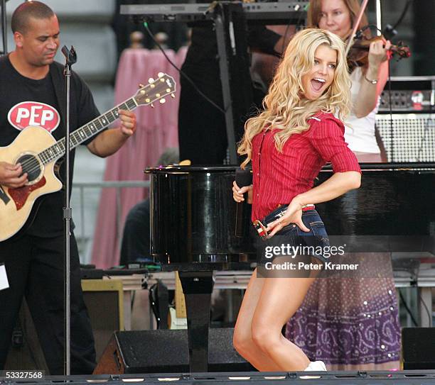 Jessica Simpson Delights Fans With First Performance In 15 Years Jessica Simpson Delights Fans With First Performance In 15 Years