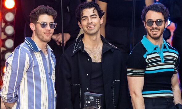 Joe Jonas And The Hilarious Couple's Dispute Joe Jonas And The Hilarious Couple's Dispute