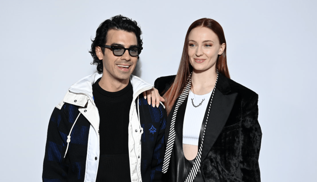 Joe Jonas: Handling A Fan Couple's Argument With Grace Joe Jonas: Handling A Fan Couple's Argument With Grace