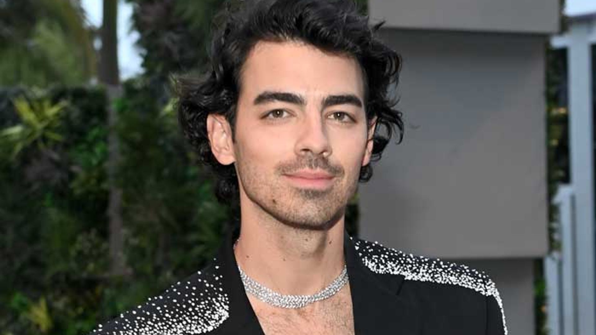 Joe Jonas: How He Handled A Couple Fighting Over Him Joe Jonas: How He Handled A Couple Fighting Over Him