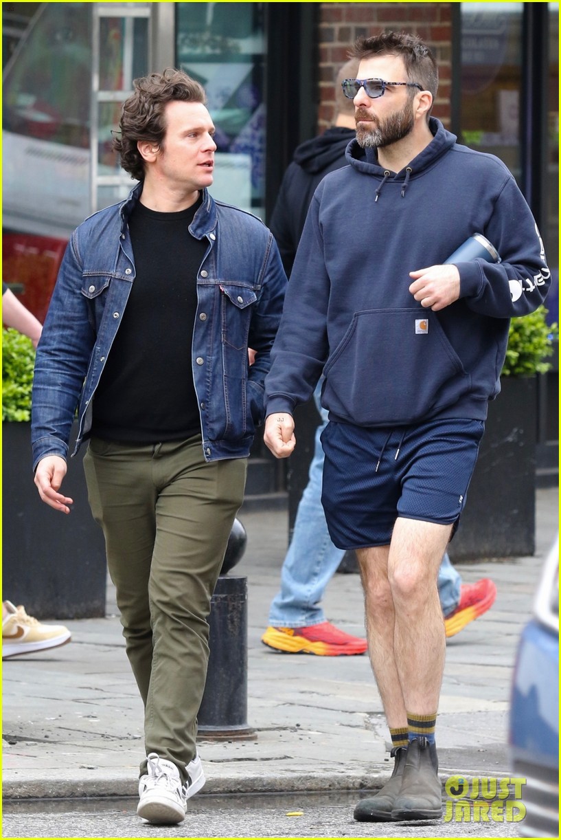 Jonathan Groff: Reflecting On His Asexual Identity Jonathan Groff: Reflecting On His Asexual Identity