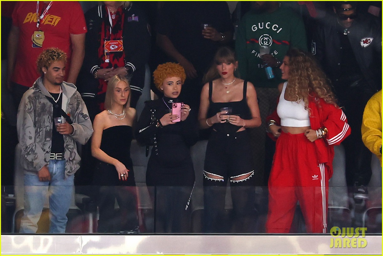 Kanye West And Taylor Swift: The Super Bowl Performance Controversy Kanye West And Taylor Swift: The Super Bowl Performance Controversy