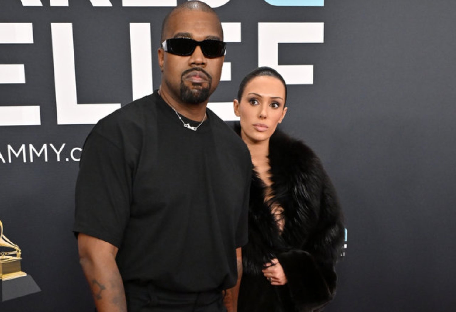 Kanye Westas Ir Bianca Censori: Nauja Šokiruojanti Nuotrauka Kanye Westas Ir Bianca Censori: Nauja Šokiruojanti Nuotrauka
