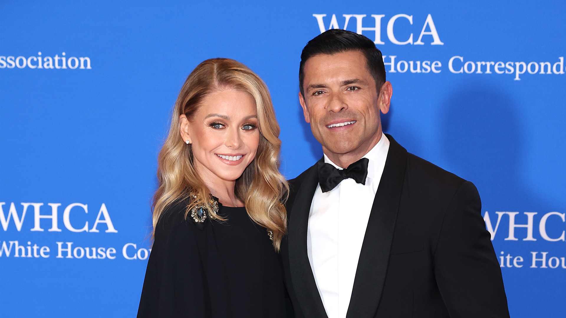 Kelly Ripa And Mark Consuelos' Temporary Live Studio: Fan Reactions Kelly Ripa And Mark Consuelos' Temporary Live Studio: Fan Reactions
