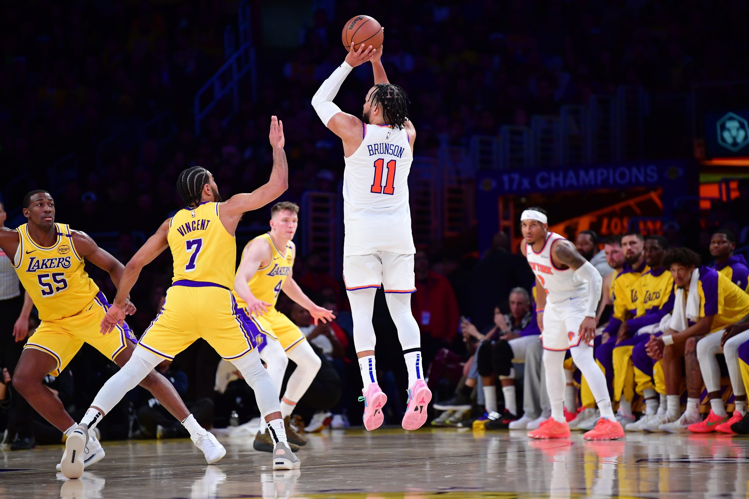 Knicks' Brunson Out: Lakers Game Lost After Overtime Ankle Injury Knicks' Brunson Out: Lakers Game Lost After Overtime Ankle Injury