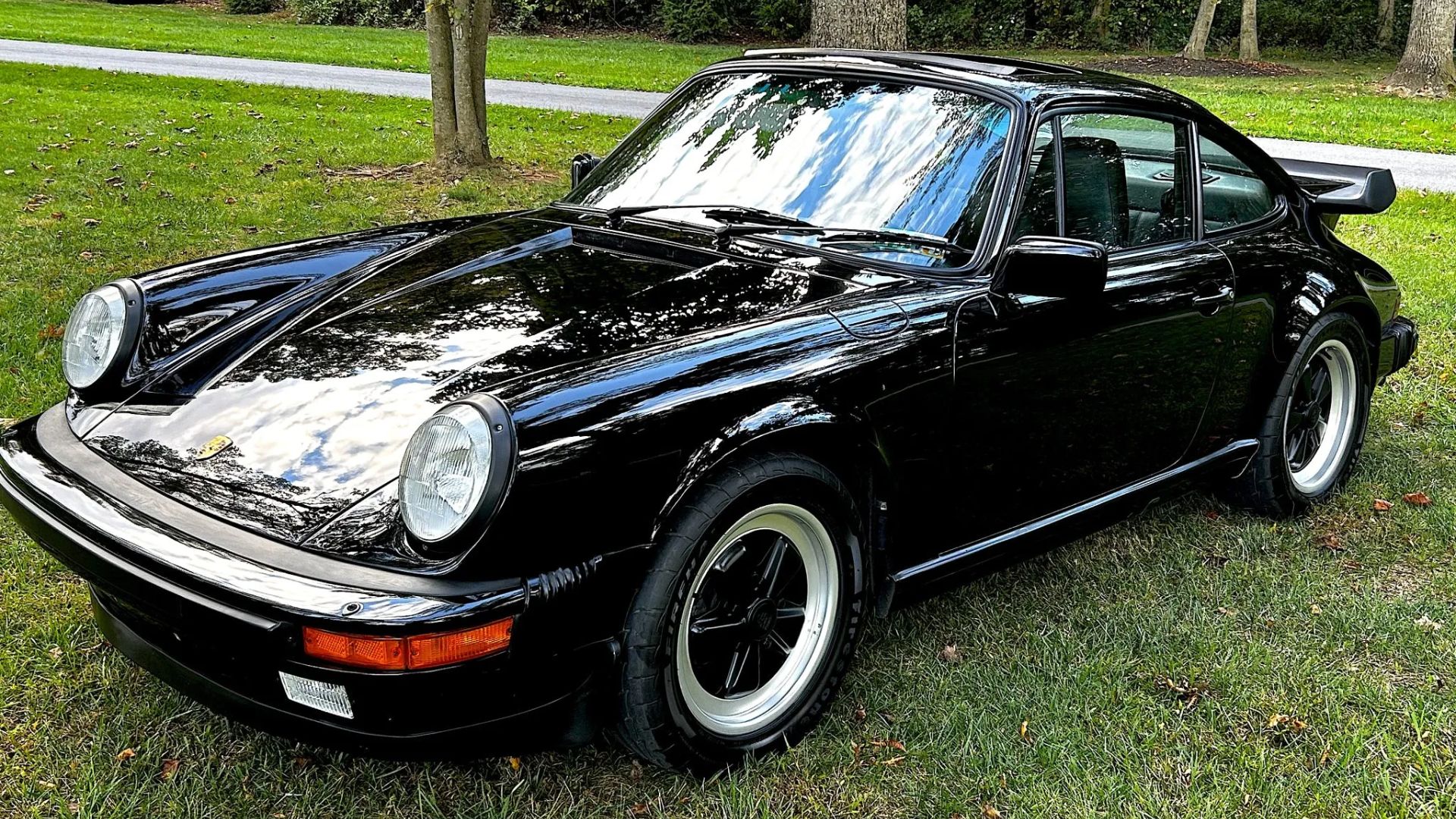 Különleges Porsche 911: 80 Millióért Az Extrák Különleges Porsche 911: 80 Millióért Az Extrák