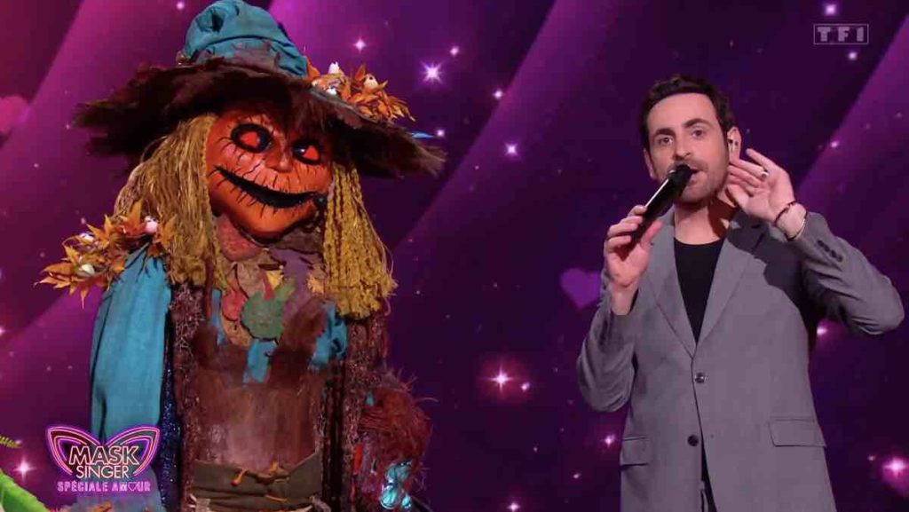 L'Autruche De Mask Singer 2025 : Indices, Déductions Et Révélations L'Autruche De Mask Singer 2025 : Indices, Déductions Et Révélations