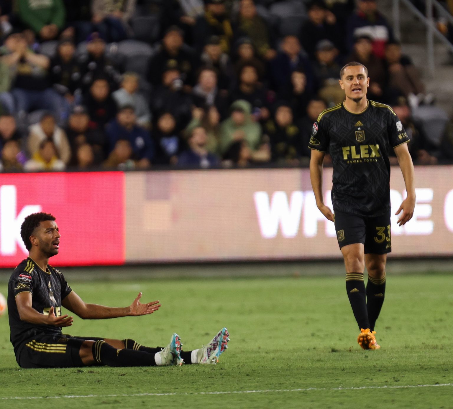 LAFC Triumphs Over San Jose Earthquakes Following Goalkeeper Injury LAFC Triumphs Over San Jose Earthquakes Following Goalkeeper Injury