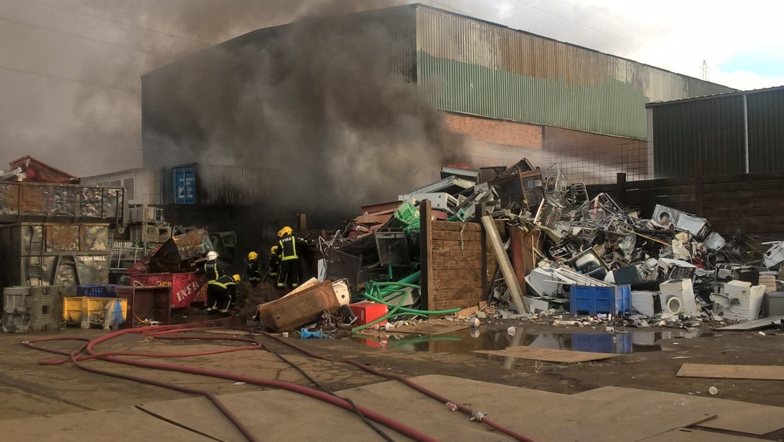 Large-Scale Fire: Over 100 Firefighters Tackle East London Blaze Large-Scale Fire: Over 100 Firefighters Tackle East London Blaze