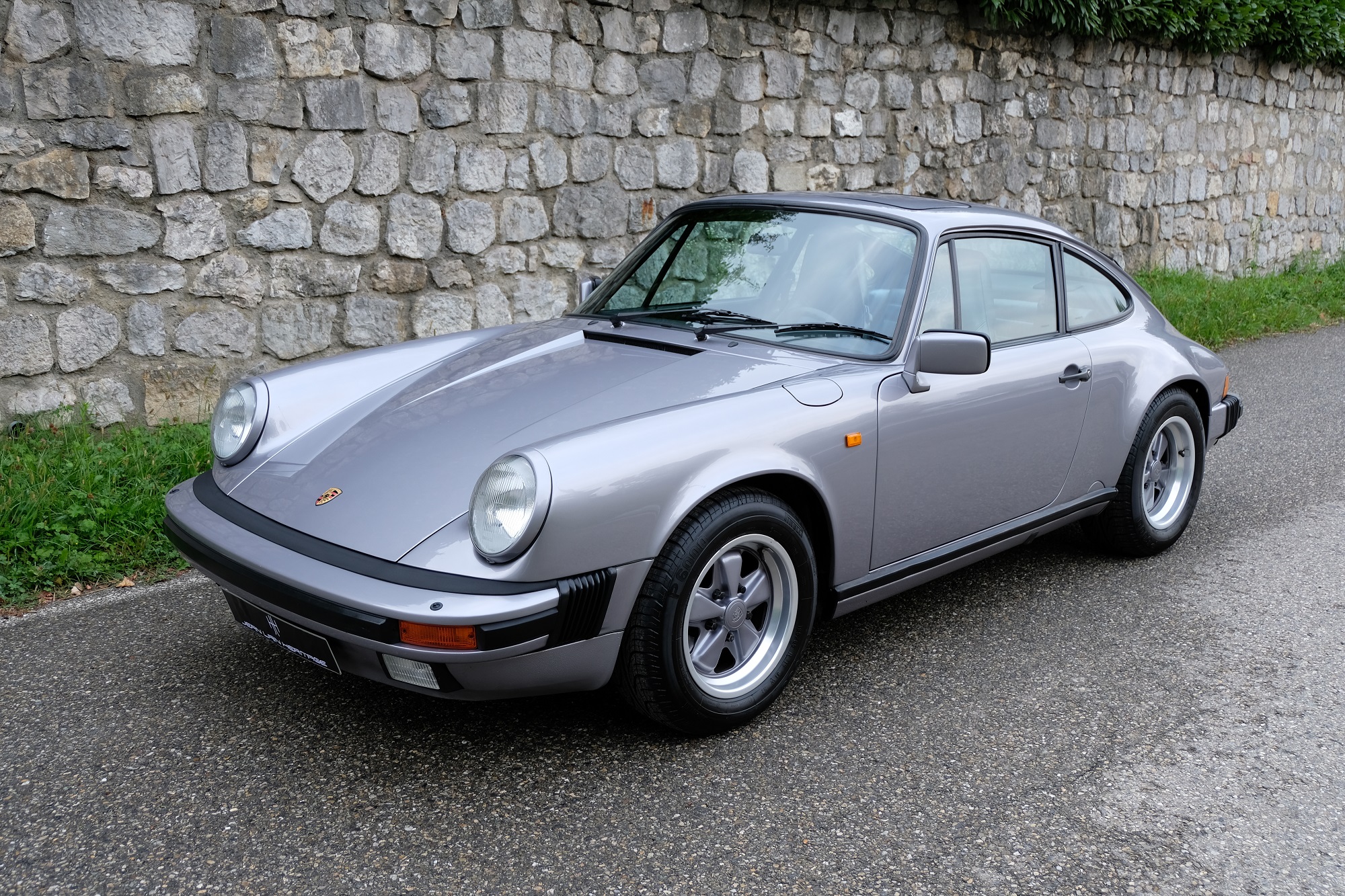Legendás F1 Technológia: Porsche Közúti Modell Különleges Motorjával Legendás F1 Technológia: Porsche Közúti Modell Különleges Motorjával