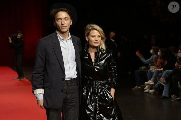 Les Parents Mélanie Thierry Et Raphaël : Conseils Et Réflexions Sur L'Éducation De Trois Enfants Les Parents Mélanie Thierry Et Raphaël : Conseils Et Réflexions Sur L'Éducation De Trois Enfants