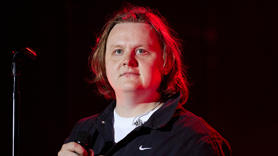 Lewis Capaldi's Surprise Return To The Stage: A Charity Gig Performance Lewis Capaldi's Surprise Return To The Stage: A Charity Gig Performance