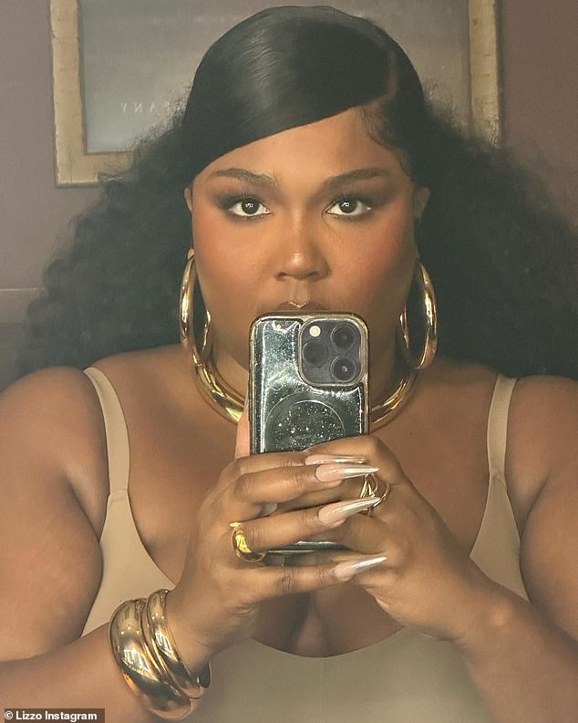 Lizzo's Body Confidence: A Look At Her Recent Los Angeles Concert Lizzo's Body Confidence: A Look At Her Recent Los Angeles Concert