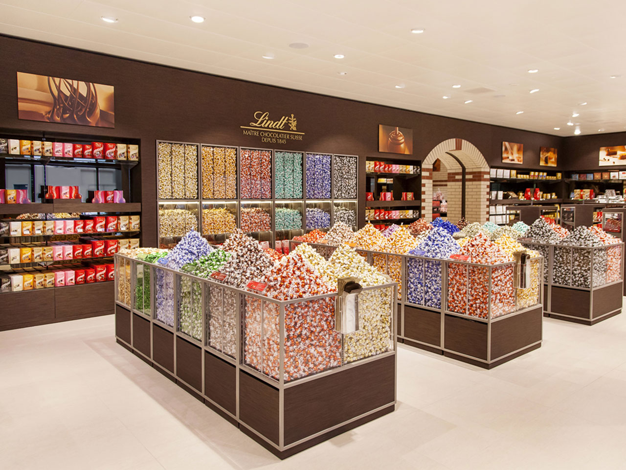 London's Newest Chocolate Destination: The Lindt Chocolate Shop London's Newest Chocolate Destination: The Lindt Chocolate Shop