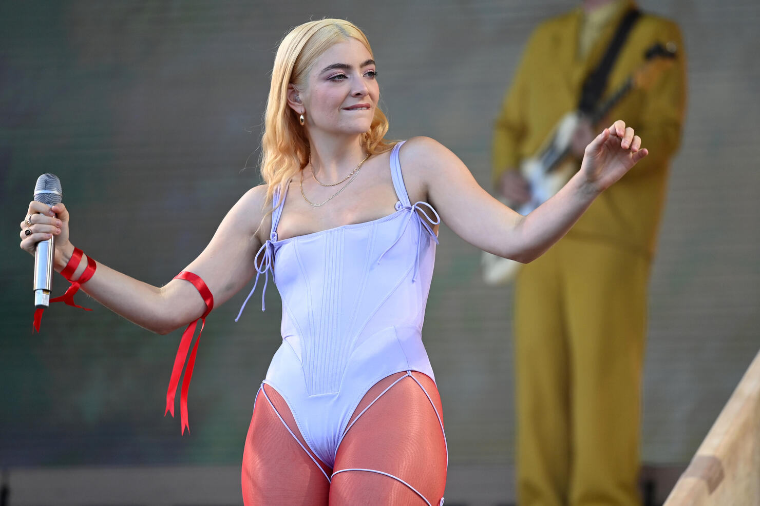 Lorde Stuns Fans At Unexpected Club Appearance Lorde Stuns Fans At Unexpected Club Appearance