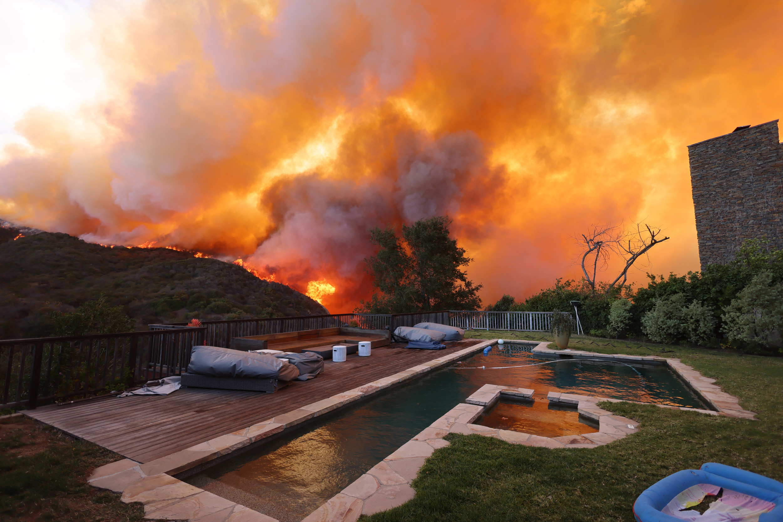 Los Angeles Palisades Fire: A List Of Celebrities Who Lost Their Homes Los Angeles Palisades Fire: A List Of Celebrities Who Lost Their Homes