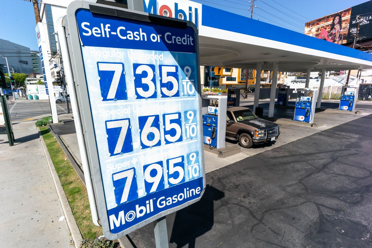 Lower Gas Prices In Illinois: Reflecting National Trend Lower Gas Prices In Illinois: Reflecting National Trend