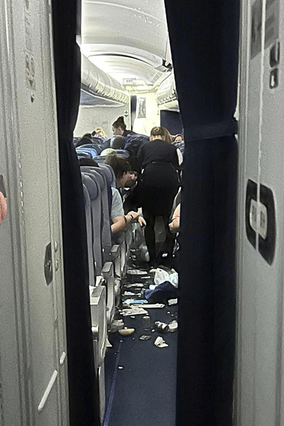 Lufthansa Investigates 10-Minute Unpiloted Flight After Co-pilot Fainting Incident Lufthansa Investigates 10-Minute Unpiloted Flight After Co-pilot Fainting Incident